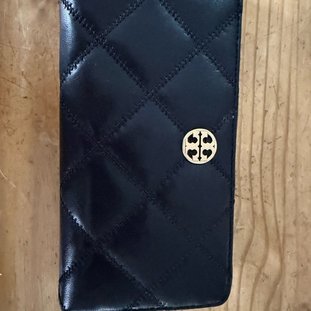 Beautiful timeless Tory Burch Black Leather Wallet with Gold Accents